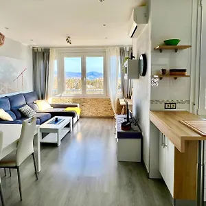 https://espectacular-apartamento-junto-al-mar-con-piscina-en.1costadelsol.com